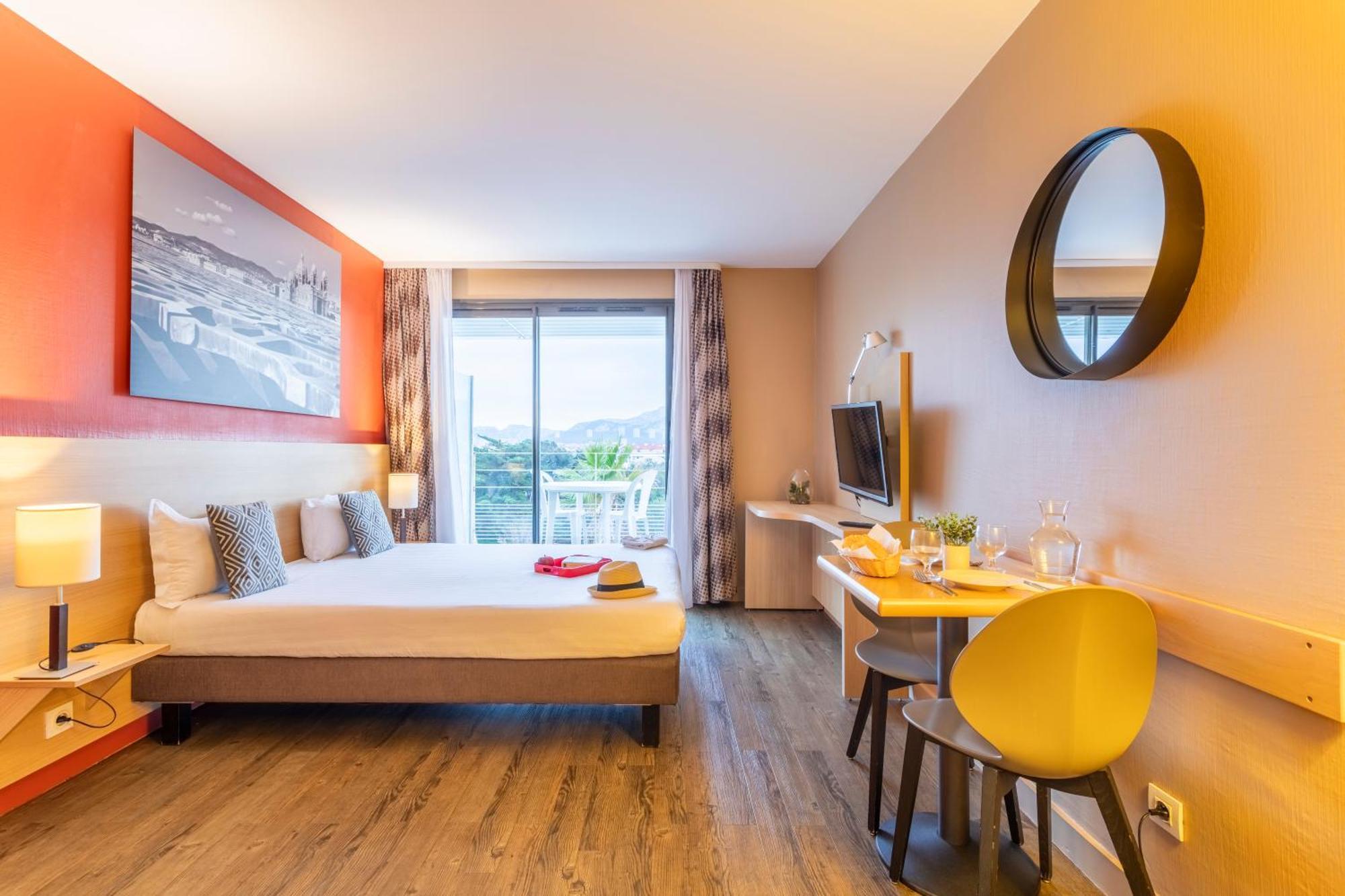 Comfort Aparthotel Marseille Prado Bagian luar foto